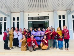 KKJJ Bagikan Takjil di RSUD Tamiang Layang