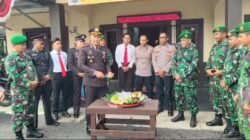Pagi Penuh Keakraban, Koramil 1012-04/ Tamiang Layang Berikan Kejutan HUT Bhayangkara Ke-80 di Polsek Dusun Timur